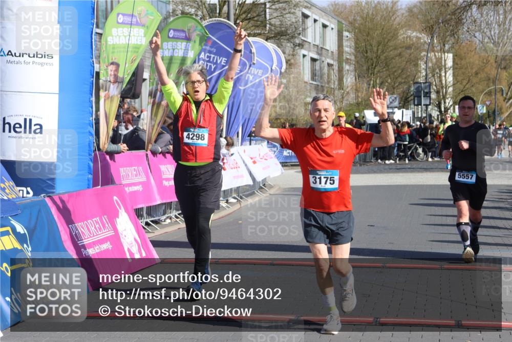 12.04.2026 - 45. Internationalen Wilhelmsburger Insellauf Strokosch-Dieckow http://msf.ph/oto/9464302 12.04.2026 10:56:06 Ziel 3175, 4298, 5557 meine-sportfotos.de