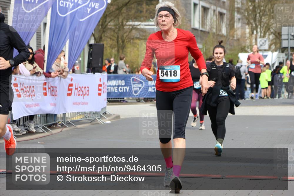 12.04.2026 - 45. Internationalen Wilhelmsburger Insellauf Strokosch-Dieckow http://msf.ph/oto/9464305 12.04.2026 13:14:44 Ziel 5418, 5481, 4228 meine-sportfotos.de