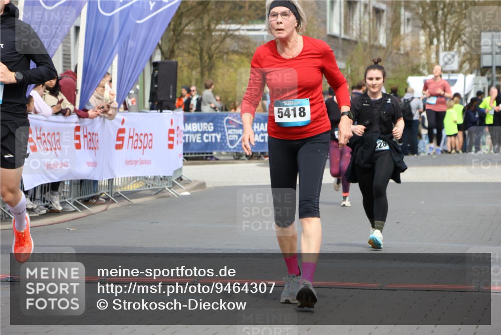 12.04.2026 - 45. Internationalen Wilhelmsburger Insellauf Strokosch-Dieckow http://msf.ph/oto/9464307 12.04.2026 13:14:44 Ziel 5418, 5481, 4228 meine-sportfotos.de