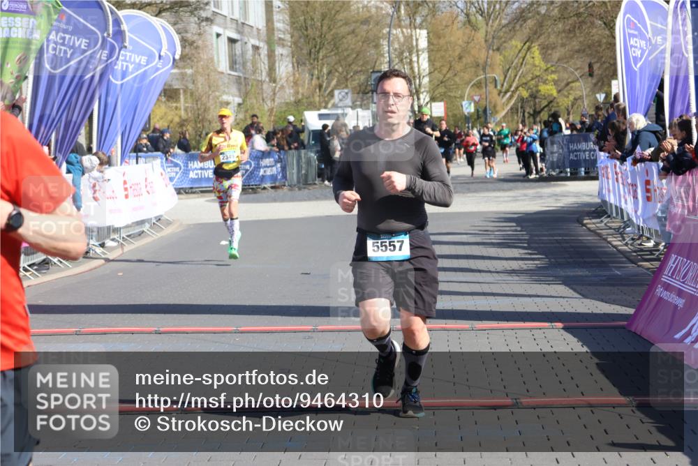 12.04.2026 - 45. Internationalen Wilhelmsburger Insellauf Strokosch-Dieckow http://msf.ph/oto/9464310 12.04.2026 10:56:08 Ziel 3175, 4298, 5557, 2349 meine-sportfotos.de