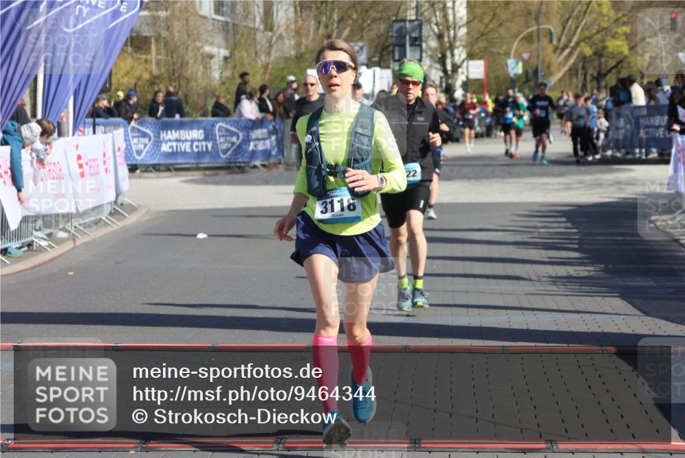 12.04.2026 - 45. Internationalen Wilhelmsburger Insellauf Strokosch-Dieckow http://msf.ph/oto/9464344 12.04.2026 10:56:15 Ziel 2349, 3118, 5822 meine-sportfotos.de