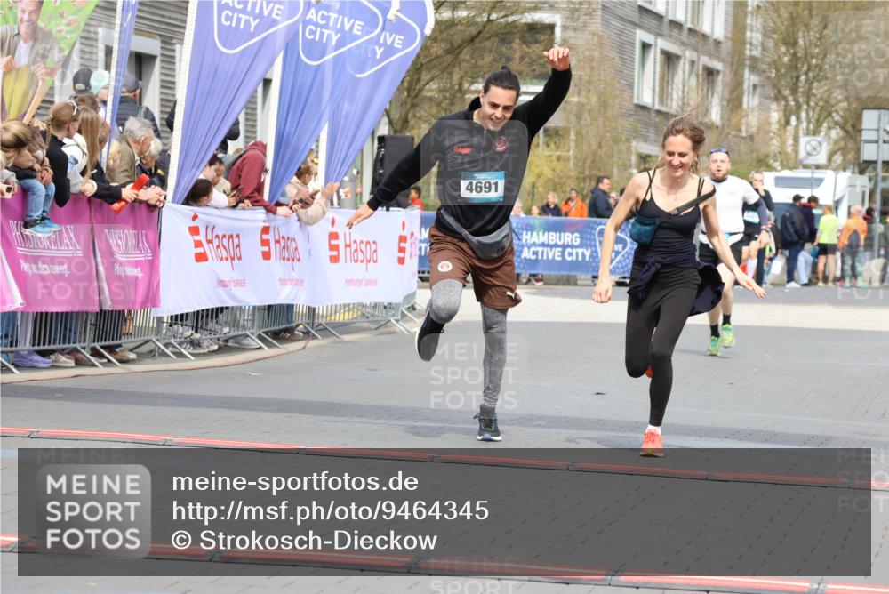 12.04.2026 - 45. Internationalen Wilhelmsburger Insellauf Strokosch-Dieckow http://msf.ph/oto/9464345 12.04.2026 13:14:31 Ziel 5790, 4716, 5318 meine-sportfotos.de