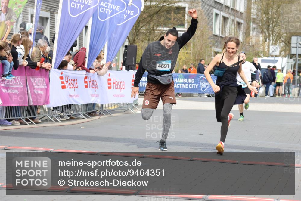 12.04.2026 - 45. Internationalen Wilhelmsburger Insellauf Strokosch-Dieckow http://msf.ph/oto/9464351 12.04.2026 13:14:31 Ziel 5790, 4716, 5318 meine-sportfotos.de