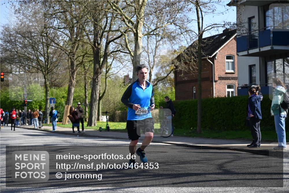 12.04.2026 - 45. Internationalen Wilhelmsburger Insellauf J. Mangold http://msf.ph/oto/9464353 12.04.2026 10:54:26 Ziel 3580, 3596, 4131, 2569, 4389, 4390, 2701, 4687, 4687, 3818, 4711, 2088, 5660, 5317, 2821, 2855, 4585, 2324, 4636, 5006 meine-sportfotos.de