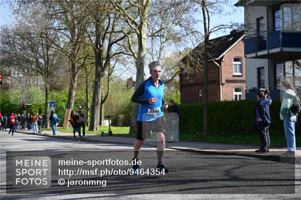 12.04.2026 - 45. Internationalen Wilhelmsburger Insellauf J. Mangold http://msf.ph/oto/9464354 12.04.2026 10:54:26 Ziel 3580, 3596, 4131, 2569, 4389, 4390, 2701, 4687, 4687, 3818, 4711, 2088, 5660, 5317, 2821, 2855, 4585, 2324, 4636, 5006 meine-sportfotos.de