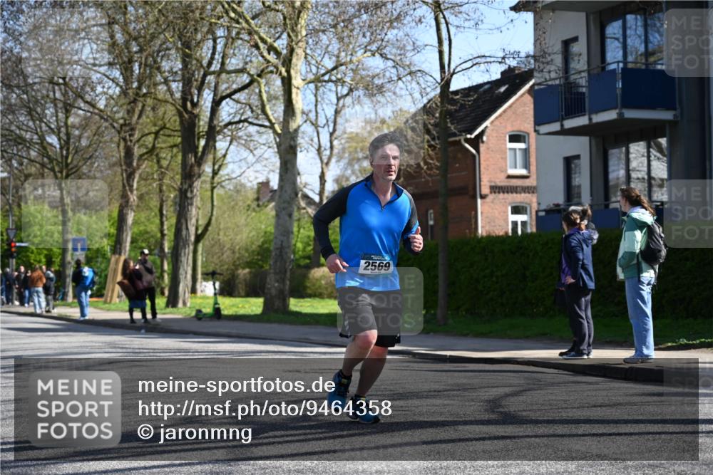 12.04.2026 - 45. Internationalen Wilhelmsburger Insellauf J. Mangold http://msf.ph/oto/9464358 12.04.2026 10:54:27 Ziel 3580, 3596, 4131, 2569, 4389, 4390, 2701, 4687, 3818, 4711, 2088, 5660, 5317, 2821, 2855, 4585, 2324, 4636, 5006 meine-sportfotos.de
