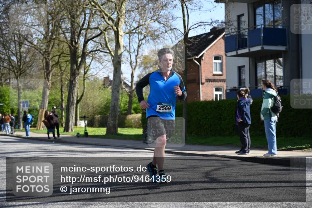 12.04.2026 - 45. Internationalen Wilhelmsburger Insellauf J. Mangold http://msf.ph/oto/9464359 12.04.2026 10:54:27 Ziel 3580, 3596, 4131, 2569, 4389, 4390, 2701, 4687, 3818, 4711, 2088, 5660, 5317, 2821, 2855, 4585, 2324, 4636, 5006 meine-sportfotos.de