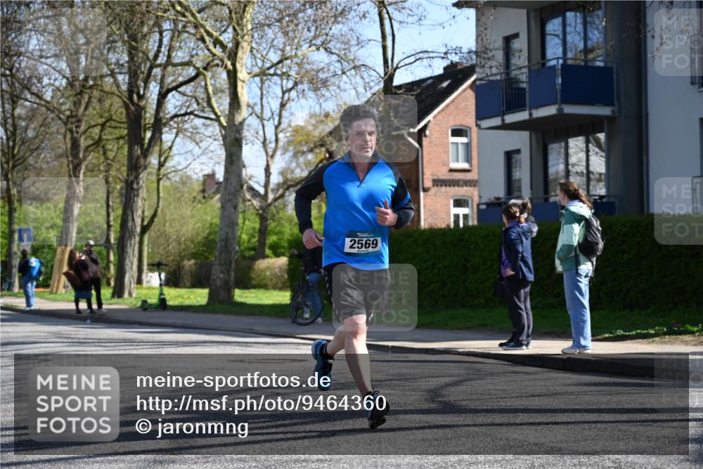 12.04.2026 - 45. Internationalen Wilhelmsburger Insellauf J. Mangold http://msf.ph/oto/9464360 12.04.2026 10:54:27 Ziel 3580, 3596, 4131, 2569, 4389, 4390, 2701, 4687, 3818, 4711, 2088, 5660, 5317, 2821, 2855, 4585, 2324, 4636, 5006 meine-sportfotos.de