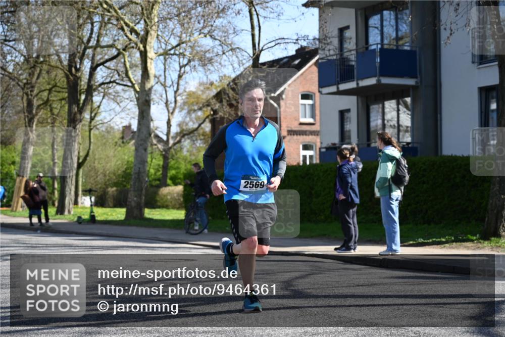 12.04.2026 - 45. Internationalen Wilhelmsburger Insellauf J. Mangold http://msf.ph/oto/9464361 12.04.2026 10:54:27 Ziel 3580, 3596, 4131, 2569, 4389, 4390, 2701, 4687, 3818, 4711, 2088, 5660, 5317, 2821, 2855, 4585, 2324, 4636, 5006 meine-sportfotos.de