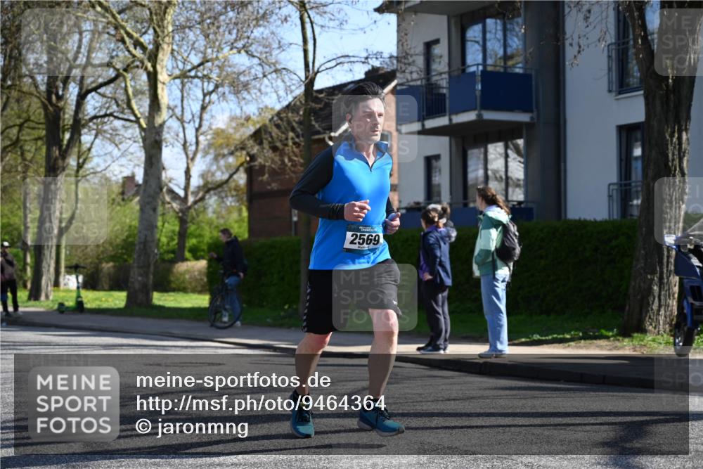 12.04.2026 - 45. Internationalen Wilhelmsburger Insellauf J. Mangold http://msf.ph/oto/9464364 12.04.2026 10:54:27 Ziel 3580, 3596, 4131, 2569, 4389, 4390, 2701, 4687, 3818, 4711, 2088, 5660, 5317, 2821, 2855, 4585, 2324, 4636, 5006 meine-sportfotos.de