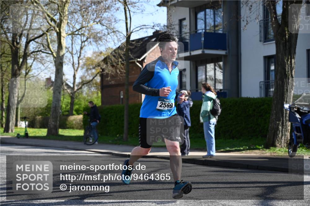 12.04.2026 - 45. Internationalen Wilhelmsburger Insellauf J. Mangold http://msf.ph/oto/9464365 12.04.2026 10:54:27 Ziel 3580, 3596, 4131, 2569, 4389, 4390, 2701, 4687, 3818, 4711, 2088, 5660, 5317, 2821, 2855, 4585, 2324, 4636, 5006 meine-sportfotos.de