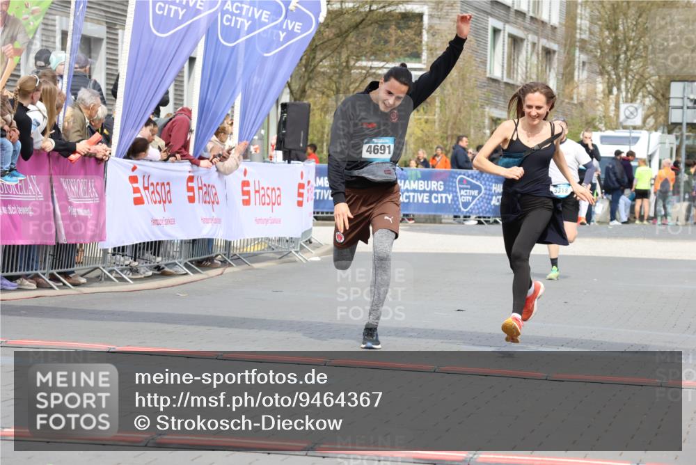 12.04.2026 - 45. Internationalen Wilhelmsburger Insellauf Strokosch-Dieckow http://msf.ph/oto/9464367 12.04.2026 13:14:31 Ziel 5790, 4716, 5318 meine-sportfotos.de