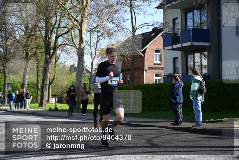 12.04.2026 - 45. Internationalen Wilhelmsburger Insellauf J. Mangold http://msf.ph/oto/9464378 12.04.2026 10:54:43 Ziel 4687, 3818, 4711, 2088, 5660, 5317, 2821, 2855, 4585, 2324, 4636, 5006, 5333, 4056, 5334, 4197, 4197, 5747, 5773, 5835, 5268, 4500 meine-sportfotos.de