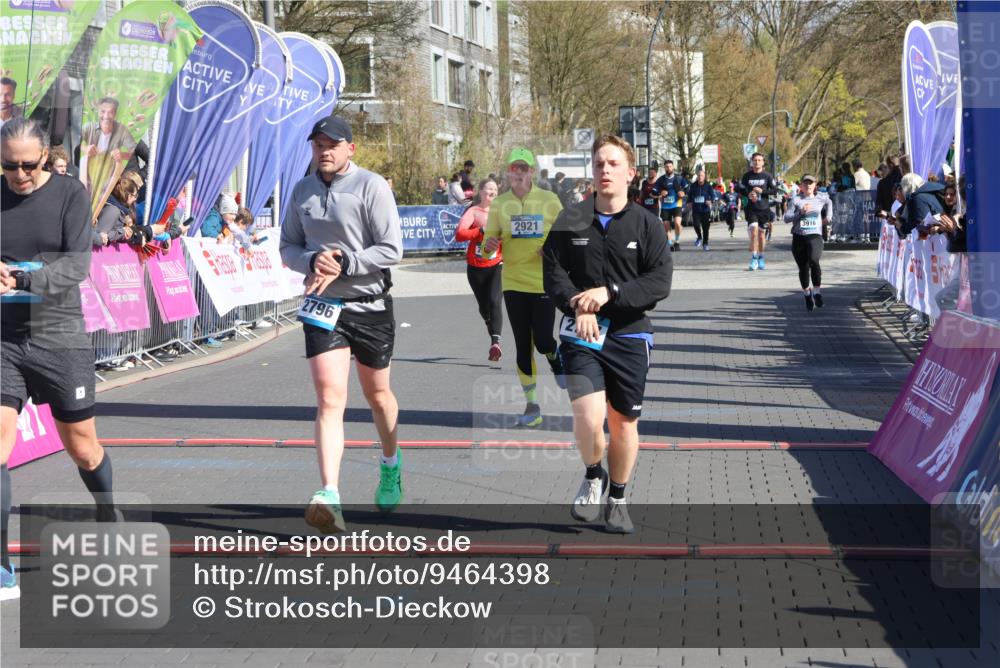 12.04.2026 - 45. Internationalen Wilhelmsburger Insellauf Strokosch-Dieckow http://msf.ph/oto/9464398 12.04.2026 10:56:22 Ziel 3488, 2797, 2796, 2921, 2808 meine-sportfotos.de