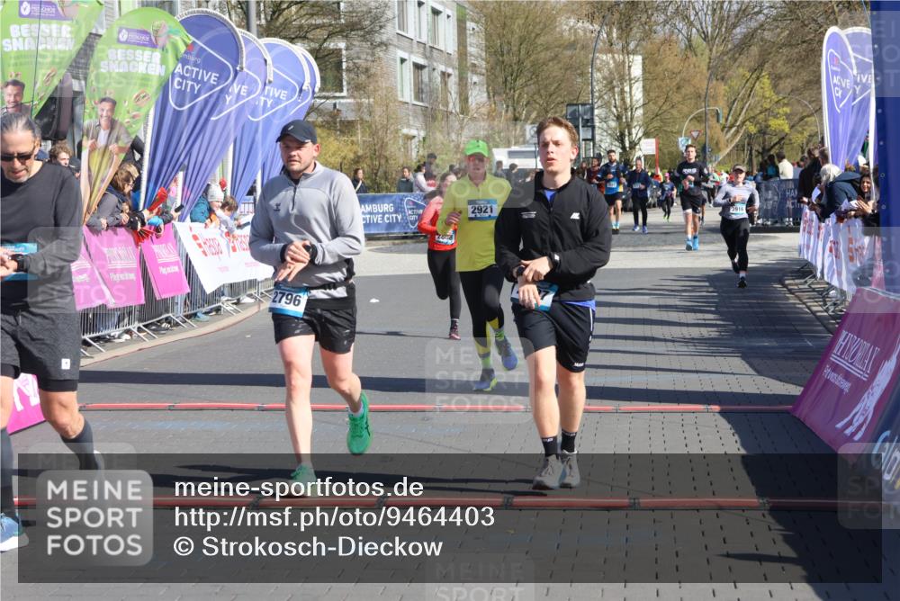 12.04.2026 - 45. Internationalen Wilhelmsburger Insellauf Strokosch-Dieckow http://msf.ph/oto/9464403 12.04.2026 10:56:23 Ziel 3488, 2797, 2796, 2921, 2808 meine-sportfotos.de