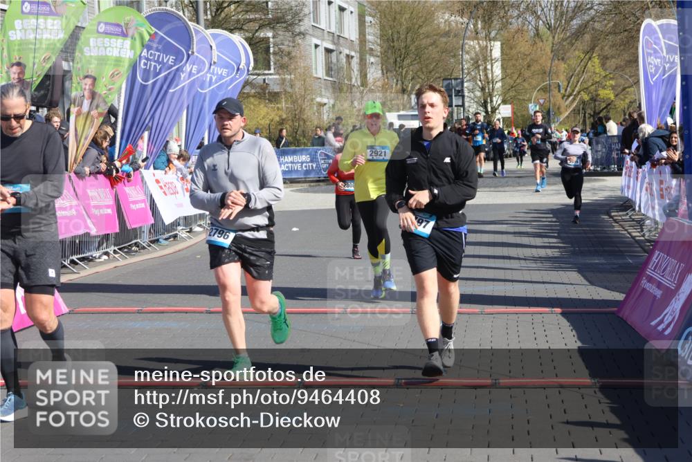 12.04.2026 - 45. Internationalen Wilhelmsburger Insellauf Strokosch-Dieckow http://msf.ph/oto/9464408 12.04.2026 10:56:23 Ziel 3488, 2797, 2796, 2921, 2808 meine-sportfotos.de