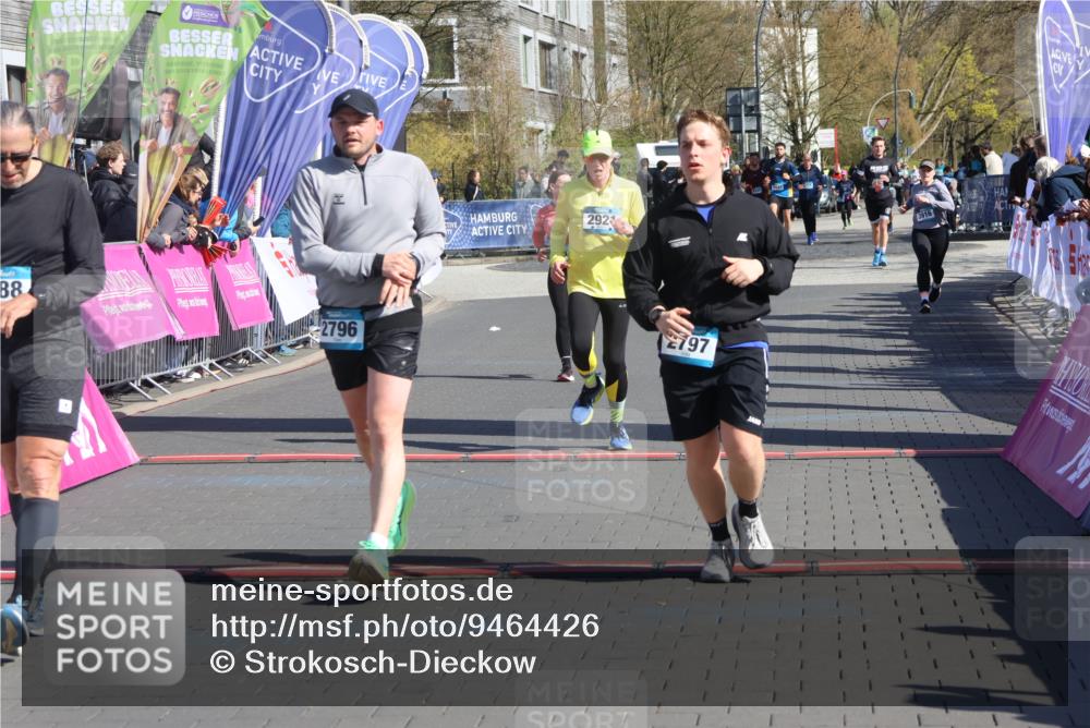 12.04.2026 - 45. Internationalen Wilhelmsburger Insellauf Strokosch-Dieckow http://msf.ph/oto/9464426 12.04.2026 10:56:23 Ziel 3488, 2797, 2796, 2921, 2808 meine-sportfotos.de