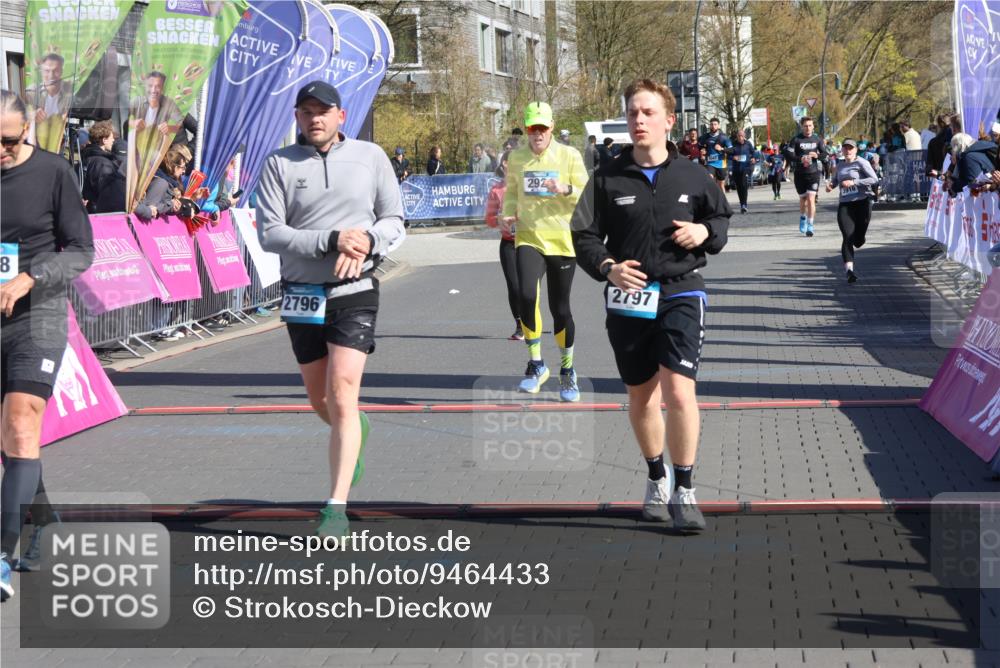 12.04.2026 - 45. Internationalen Wilhelmsburger Insellauf Strokosch-Dieckow http://msf.ph/oto/9464433 12.04.2026 10:56:23 Ziel 3488, 2797, 2796, 2921, 2808 meine-sportfotos.de