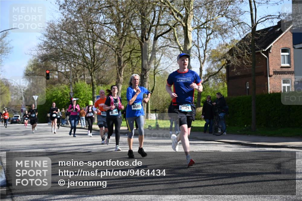 12.04.2026 - 45. Internationalen Wilhelmsburger Insellauf J. Mangold http://msf.ph/oto/9464434 12.04.2026 10:54:57 Ziel 4711, 2088, 5660, 5317, 2821, 2855, 4585, 2324, 4636, 5006, 5333, 4056, 5334, 4197, 5747, 5773, 5835, 5268, 4500, 4714 meine-sportfotos.de