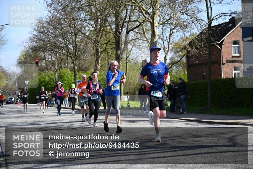 12.04.2026 - 45. Internationalen Wilhelmsburger Insellauf J. Mangold http://msf.ph/oto/9464435 12.04.2026 10:54:58 Ziel 2088, 5660, 5317, 2821, 2855, 4585, 2324, 4636, 5006, 5333, 4056, 5334, 4197, 5747, 5773, 5835, 5268, 4500, 4714 meine-sportfotos.de