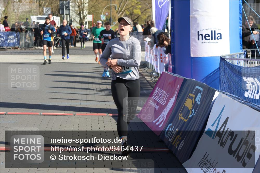 12.04.2026 - 45. Internationalen Wilhelmsburger Insellauf Strokosch-Dieckow http://msf.ph/oto/9464437 12.04.2026 10:56:28 Ziel 2921, 2808, 3916 meine-sportfotos.de