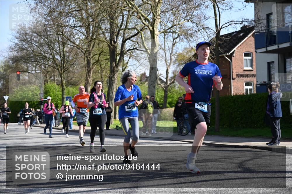 12.04.2026 - 45. Internationalen Wilhelmsburger Insellauf J. Mangold http://msf.ph/oto/9464444 12.04.2026 10:54:58 Ziel 2088, 5660, 5317, 2821, 2855, 4585, 2324, 4636, 5006, 5333, 4056, 5334, 4197, 5747, 5773, 5835, 5268, 4500, 4714 meine-sportfotos.de