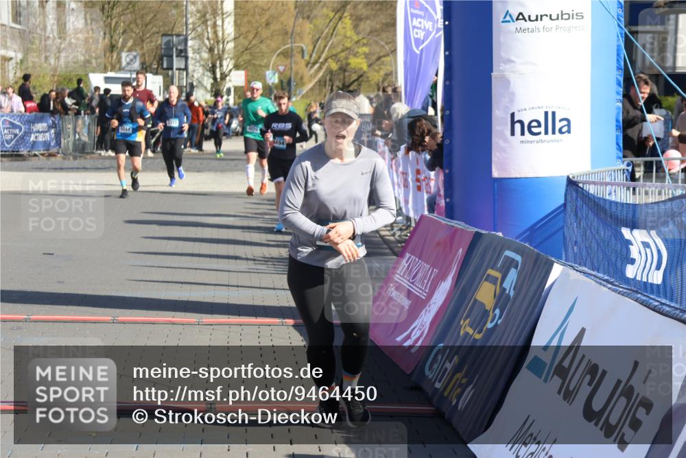 12.04.2026 - 45. Internationalen Wilhelmsburger Insellauf Strokosch-Dieckow http://msf.ph/oto/9464450 12.04.2026 10:56:28 Ziel 2921, 2808, 3916 meine-sportfotos.de