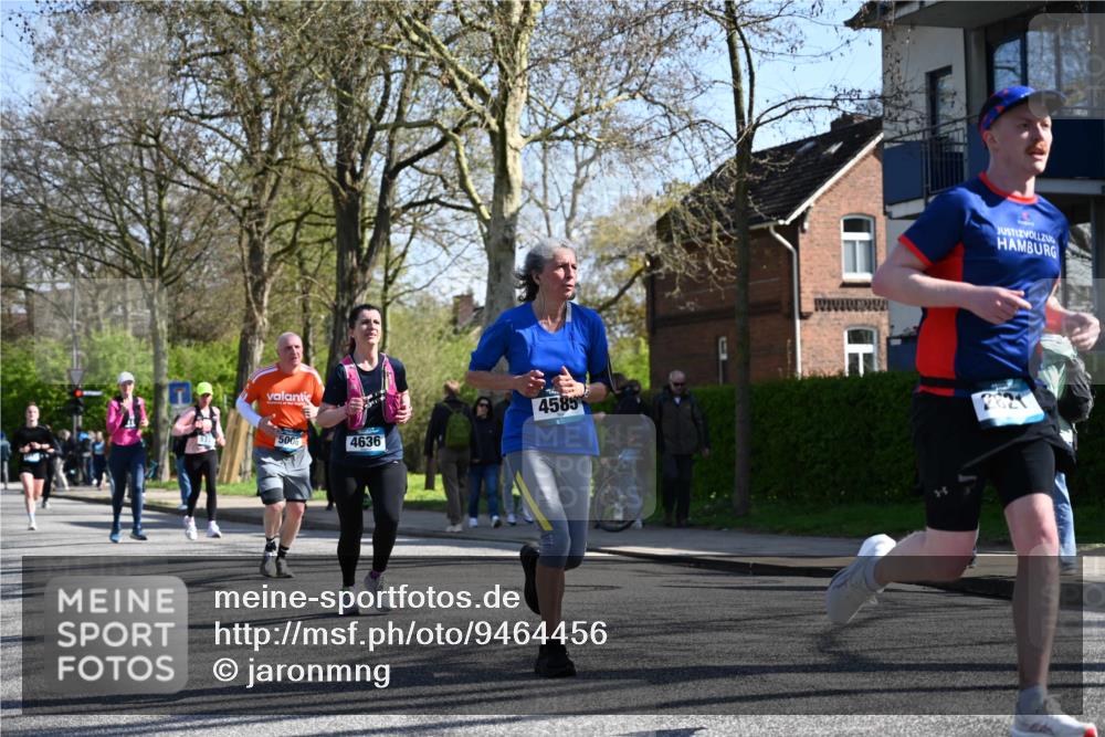 12.04.2026 - 45. Internationalen Wilhelmsburger Insellauf J. Mangold http://msf.ph/oto/9464456 12.04.2026 10:54:59 Ziel 2088, 5660, 5317, 2821, 2855, 4585, 2324, 4636, 5006, 5333, 4056, 5334, 4197, 5747, 5773, 5835, 5268, 4500, 4714 meine-sportfotos.de