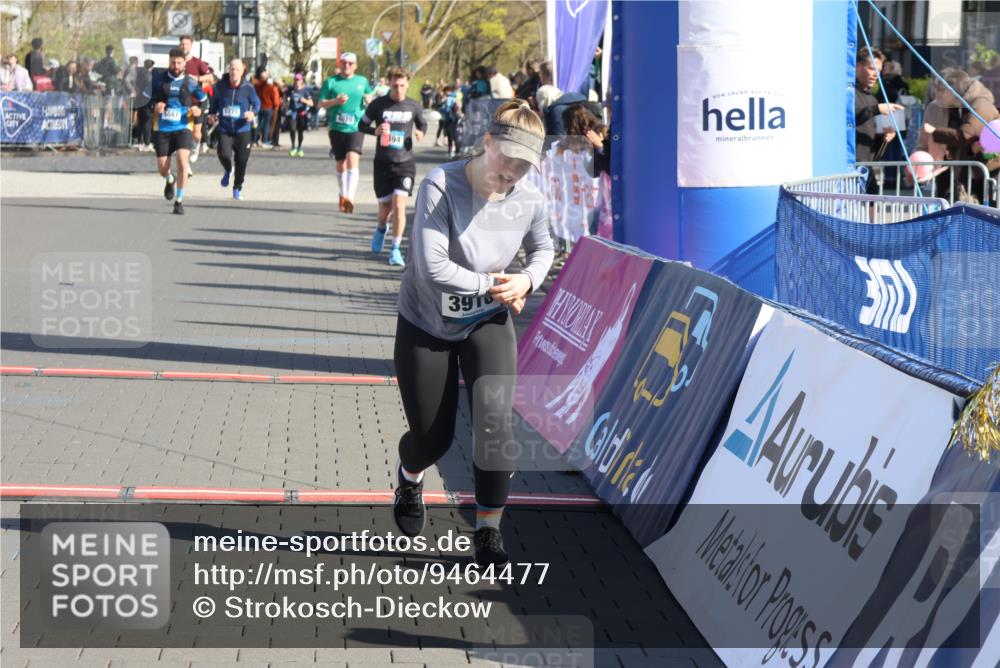 12.04.2026 - 45. Internationalen Wilhelmsburger Insellauf Strokosch-Dieckow http://msf.ph/oto/9464477 12.04.2026 10:56:29 Ziel 2808, 3916 meine-sportfotos.de