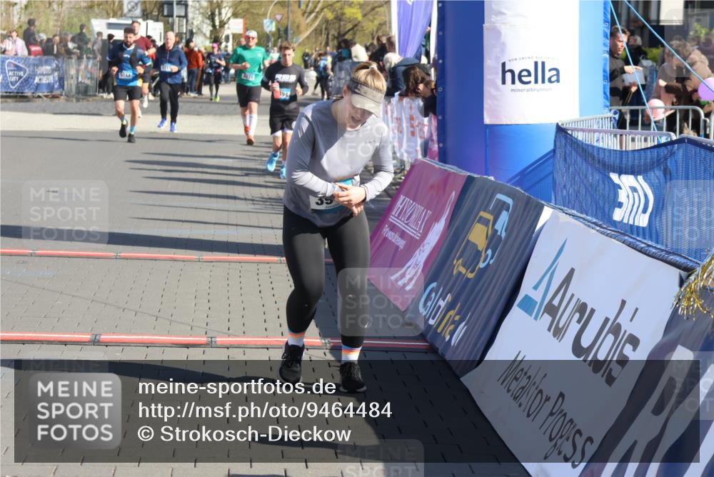 12.04.2026 - 45. Internationalen Wilhelmsburger Insellauf Strokosch-Dieckow http://msf.ph/oto/9464484 12.04.2026 10:56:29 Ziel 2808, 3916 meine-sportfotos.de