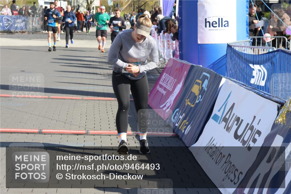 12.04.2026 - 45. Internationalen Wilhelmsburger Insellauf Strokosch-Dieckow http://msf.ph/oto/9464493 12.04.2026 10:56:29 Ziel 2808, 3916 meine-sportfotos.de