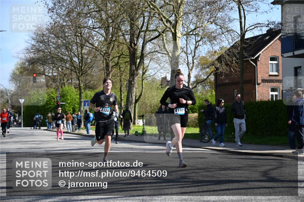12.04.2026 - 45. Internationalen Wilhelmsburger Insellauf J. Mangold http://msf.ph/oto/9464509 12.04.2026 10:55:05 Ziel 5660, 5317, 2821, 2855, 4585, 2324, 4636, 5006, 5333, 4056, 5334, 4197, 5747, 5773, 5835, 5773, 5835, 5268, 4500, 4714, 3175, 4298, 5557 meine-sportfotos.de