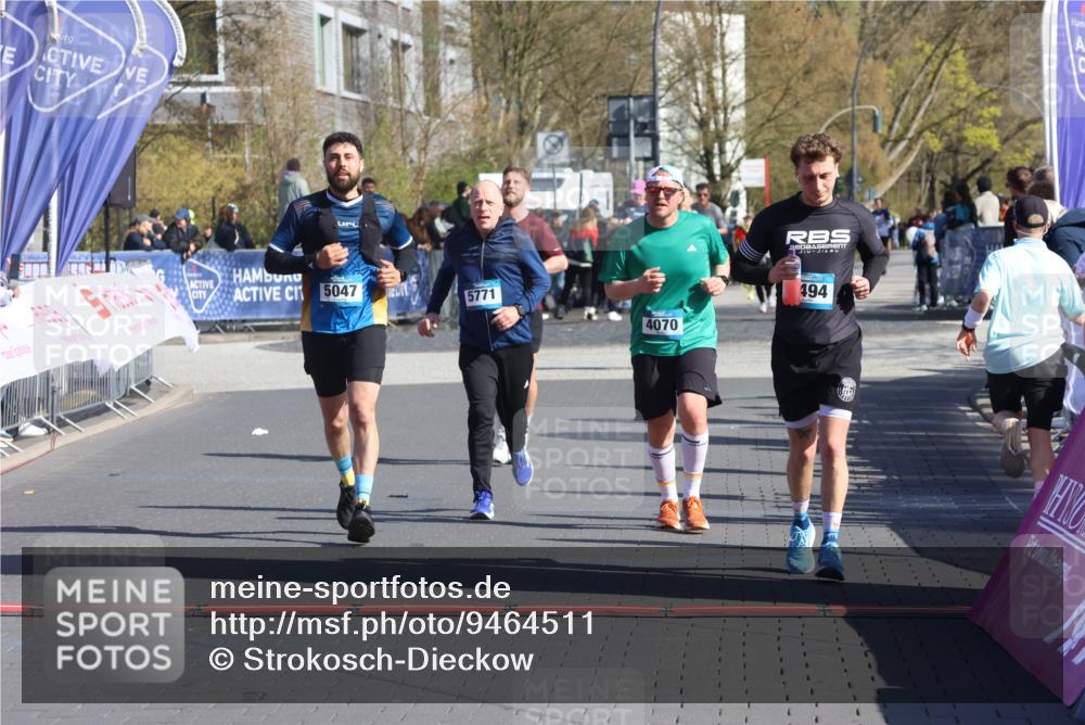 12.04.2026 - 45. Internationalen Wilhelmsburger Insellauf Strokosch-Dieckow http://msf.ph/oto/9464511 12.04.2026 10:56:34 Ziel 4494, 5047, 4070, 5771, 4549 meine-sportfotos.de