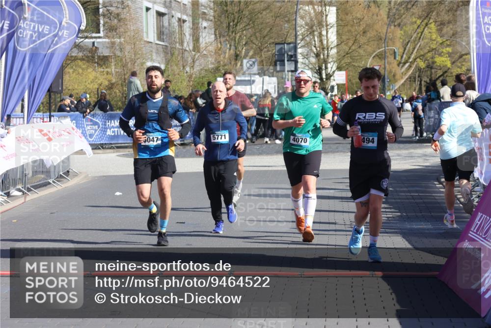12.04.2026 - 45. Internationalen Wilhelmsburger Insellauf Strokosch-Dieckow http://msf.ph/oto/9464522 12.04.2026 10:56:34 Ziel 4494, 5047, 4070, 5771, 4549 meine-sportfotos.de