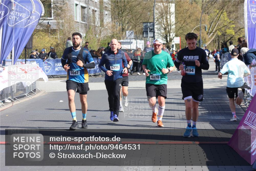 12.04.2026 - 45. Internationalen Wilhelmsburger Insellauf Strokosch-Dieckow http://msf.ph/oto/9464531 12.04.2026 10:56:34 Ziel 4494, 5047, 4070, 5771, 4549 meine-sportfotos.de