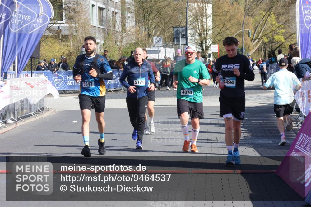12.04.2026 - 45. Internationalen Wilhelmsburger Insellauf Strokosch-Dieckow http://msf.ph/oto/9464537 12.04.2026 10:56:34 Ziel 4494, 5047, 4070, 5771, 4549 meine-sportfotos.de