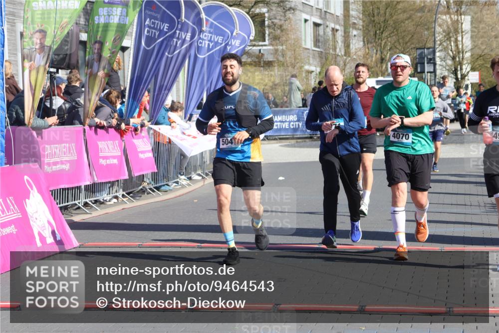 12.04.2026 - 45. Internationalen Wilhelmsburger Insellauf Strokosch-Dieckow http://msf.ph/oto/9464543 12.04.2026 10:56:36 Ziel 4494, 5047, 4070, 5771, 4549 meine-sportfotos.de