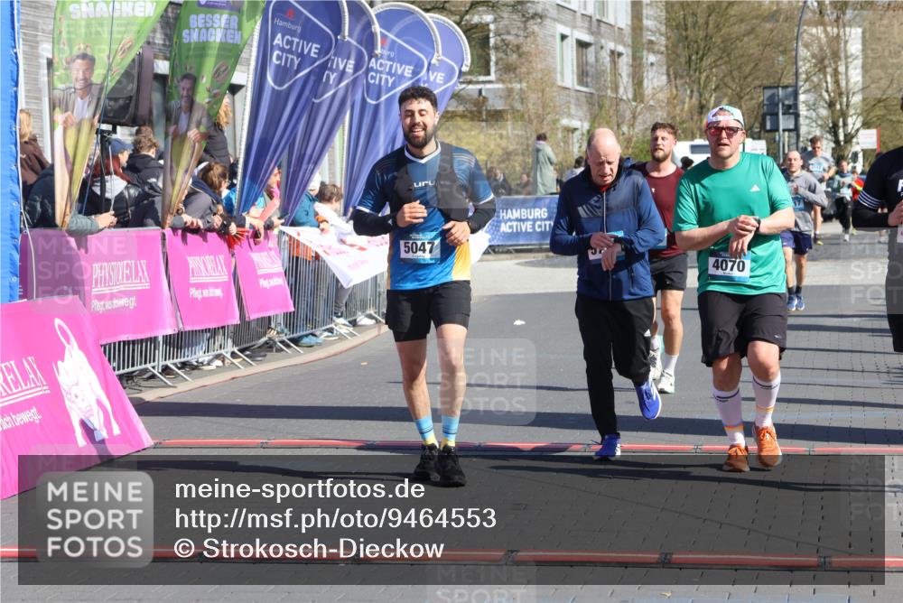 12.04.2026 - 45. Internationalen Wilhelmsburger Insellauf Strokosch-Dieckow http://msf.ph/oto/9464553 12.04.2026 10:56:36 Ziel 4494, 5047, 4070, 5771, 4549 meine-sportfotos.de