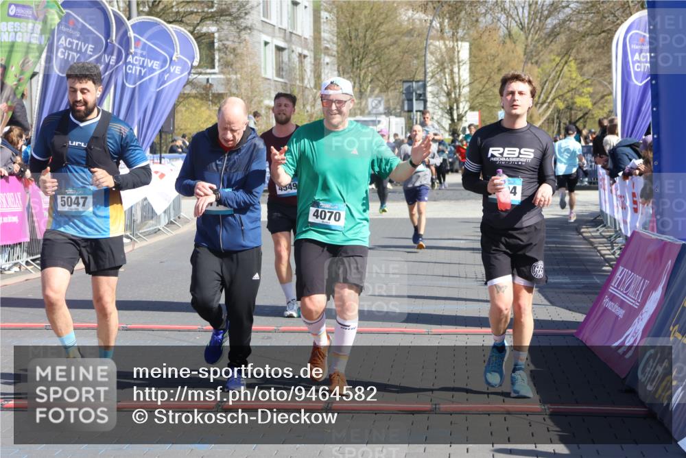 12.04.2026 - 45. Internationalen Wilhelmsburger Insellauf Strokosch-Dieckow http://msf.ph/oto/9464582 12.04.2026 10:56:37 Ziel 4494, 5047, 4070, 5771, 4549 meine-sportfotos.de