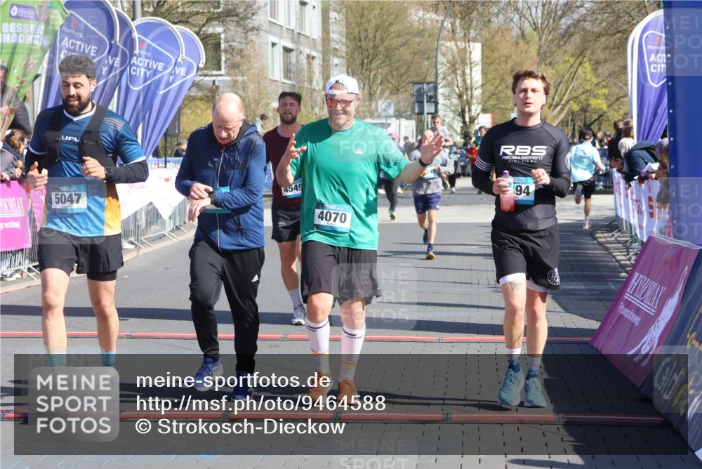 12.04.2026 - 45. Internationalen Wilhelmsburger Insellauf Strokosch-Dieckow http://msf.ph/oto/9464588 12.04.2026 10:56:37 Ziel 4494, 5047, 4070, 5771, 4549 meine-sportfotos.de