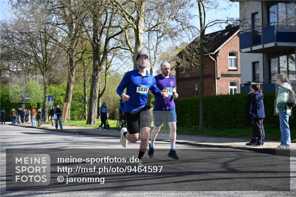 12.04.2026 - 45. Internationalen Wilhelmsburger Insellauf J. Mangold http://msf.ph/oto/9464597 12.04.2026 10:55:19 Ziel 4197, 5747, 5773, 5835, 5268, 4500, 4714, 4714, 3175, 4298, 5557, 2349, 3118, 5822, 3488, 2797, 2796 meine-sportfotos.de
