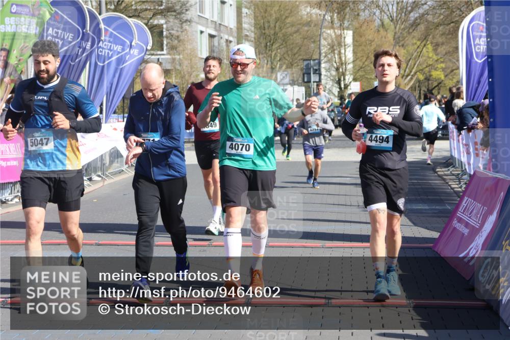 12.04.2026 - 45. Internationalen Wilhelmsburger Insellauf Strokosch-Dieckow http://msf.ph/oto/9464602 12.04.2026 10:56:37 Ziel 4494, 5047, 4070, 5771, 4549 meine-sportfotos.de