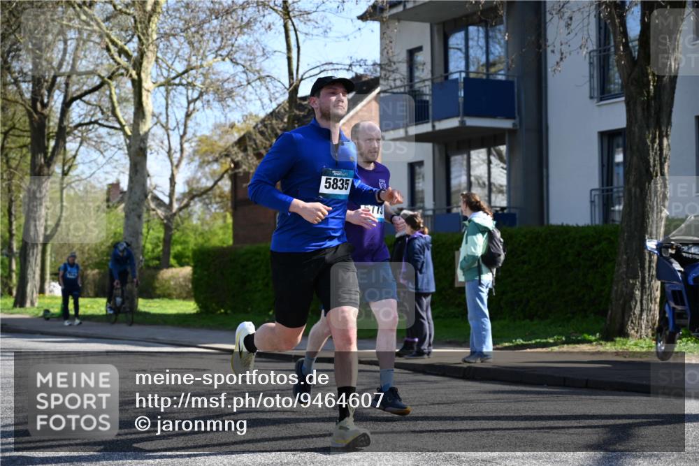 12.04.2026 - 45. Internationalen Wilhelmsburger Insellauf J. Mangold http://msf.ph/oto/9464607 12.04.2026 10:55:19 Ziel 4197, 5747, 5773, 5835, 5268, 4500, 4714, 4714, 3175, 4298, 5557, 2349, 3118, 5822, 3488, 2797, 2796 meine-sportfotos.de