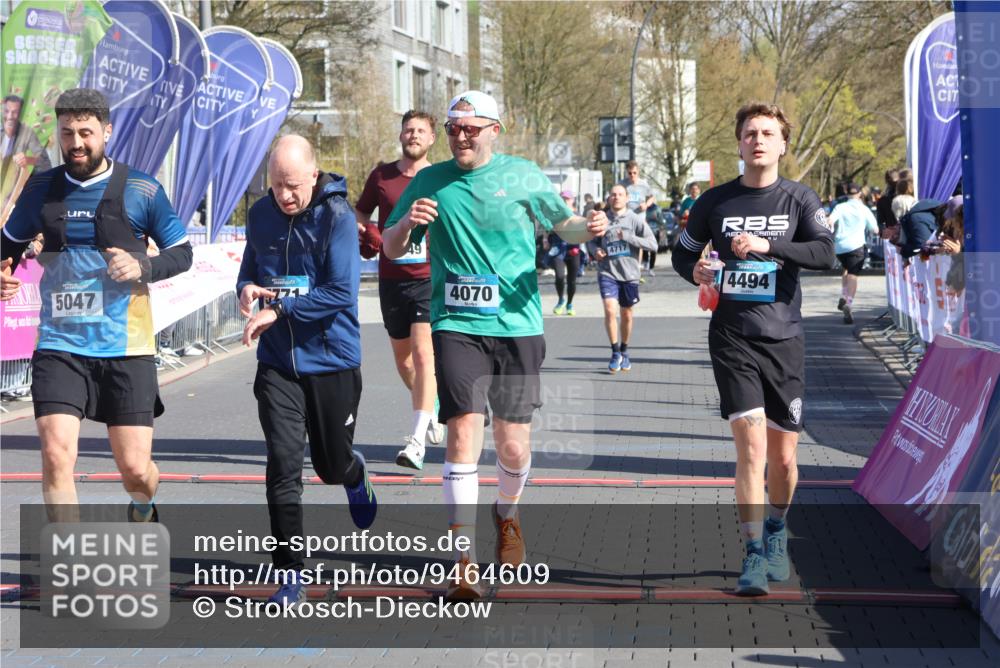 12.04.2026 - 45. Internationalen Wilhelmsburger Insellauf Strokosch-Dieckow http://msf.ph/oto/9464609 12.04.2026 10:56:37 Ziel 4494, 5047, 4070, 5771, 4549 meine-sportfotos.de