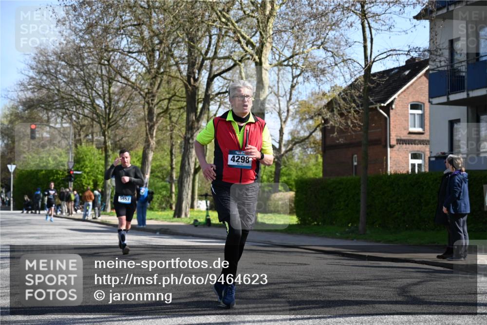 12.04.2026 - 45. Internationalen Wilhelmsburger Insellauf J. Mangold http://msf.ph/oto/9464623 12.04.2026 10:55:33 Ziel 4714, 3175, 4298, 5557, 2349, 3118, 5822, 3488, 2797, 2796, 2921, 2808, 3916, 4494, 5047, 4070, 5771 meine-sportfotos.de