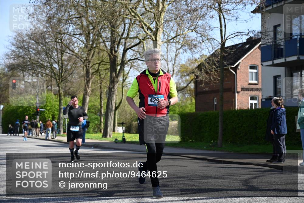 12.04.2026 - 45. Internationalen Wilhelmsburger Insellauf J. Mangold http://msf.ph/oto/9464625 12.04.2026 10:55:33 Ziel 4714, 3175, 4298, 5557, 2349, 3118, 5822, 3488, 2797, 2796, 2921, 2808, 3916, 4494, 5047, 4070, 5771 meine-sportfotos.de