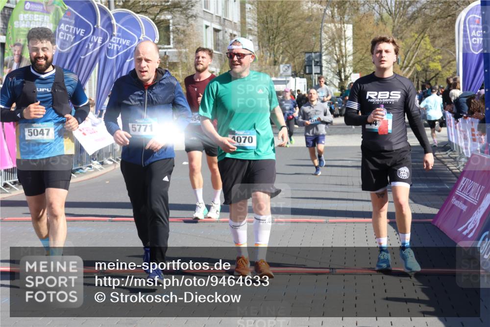 12.04.2026 - 45. Internationalen Wilhelmsburger Insellauf Strokosch-Dieckow http://msf.ph/oto/9464633 12.04.2026 10:56:37 Ziel 4494, 5047, 4070, 5771, 4549 meine-sportfotos.de