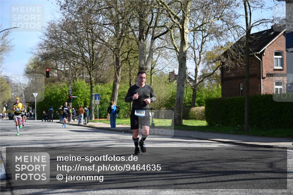 12.04.2026 - 45. Internationalen Wilhelmsburger Insellauf J. Mangold http://msf.ph/oto/9464635 12.04.2026 10:55:35 Ziel 4714, 3175, 4298, 5557, 2349, 3118, 3118, 5822, 3488, 2797, 2796, 2921, 2808, 3916, 4494, 5047, 4070, 5771, 4549 meine-sportfotos.de