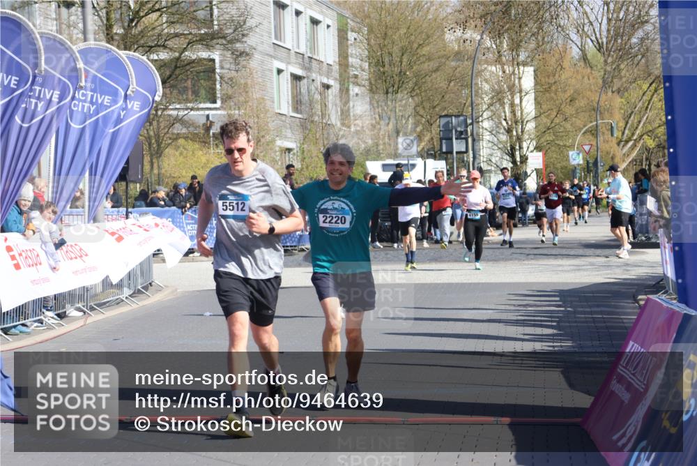 12.04.2026 - 45. Internationalen Wilhelmsburger Insellauf Strokosch-Dieckow http://msf.ph/oto/9464639 12.04.2026 10:56:47 Ziel 2055, 5512, 2220 meine-sportfotos.de
