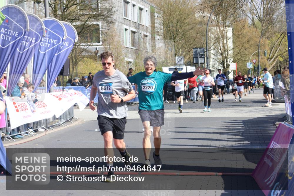 12.04.2026 - 45. Internationalen Wilhelmsburger Insellauf Strokosch-Dieckow http://msf.ph/oto/9464647 12.04.2026 10:56:47 Ziel 2055, 5512, 2220 meine-sportfotos.de